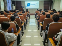 激励同窗们夯实专业根本、培育立异
