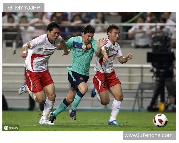 北全现代与济州联队的激烈对决展现足球魅力与战术智慧的巅峰较量 北全现代与济州联队的激烈对决展现足球魅力与战术智慧的巅峰较量